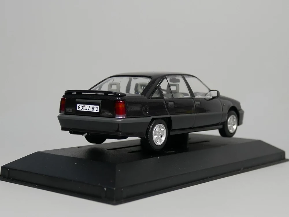COR GI 1:43 Opel Omega 3000 эксклюзивные Автомобильные Игрушки из сплава для детей, детские игрушки, модель прозрачной коробки