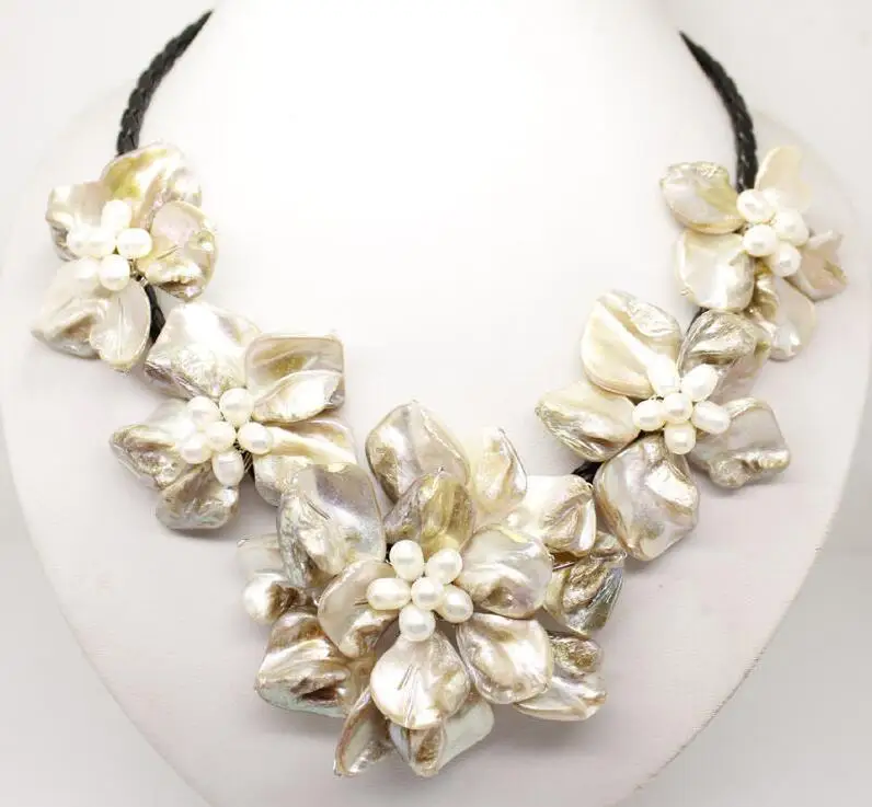 

natural white pearl & white shell pearl 5 flower pendant necklace 18"