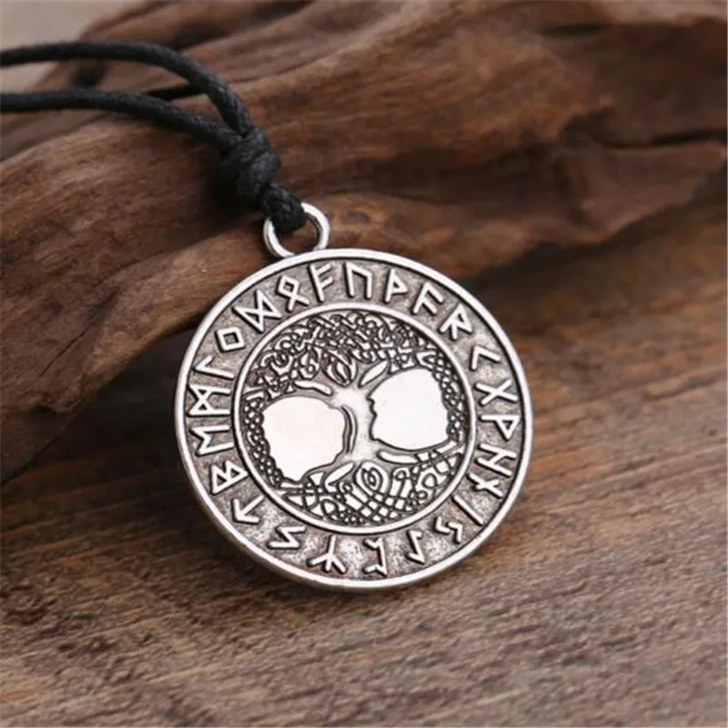 Фотообои с изображением дерева жизни и древних Рун драгоценности викингов