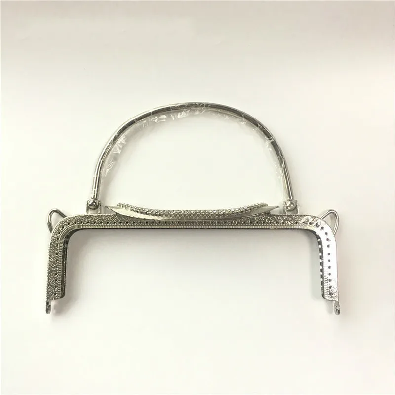 Кошелек с металлическим каркасом прямоугольная сумка цветком серебристая