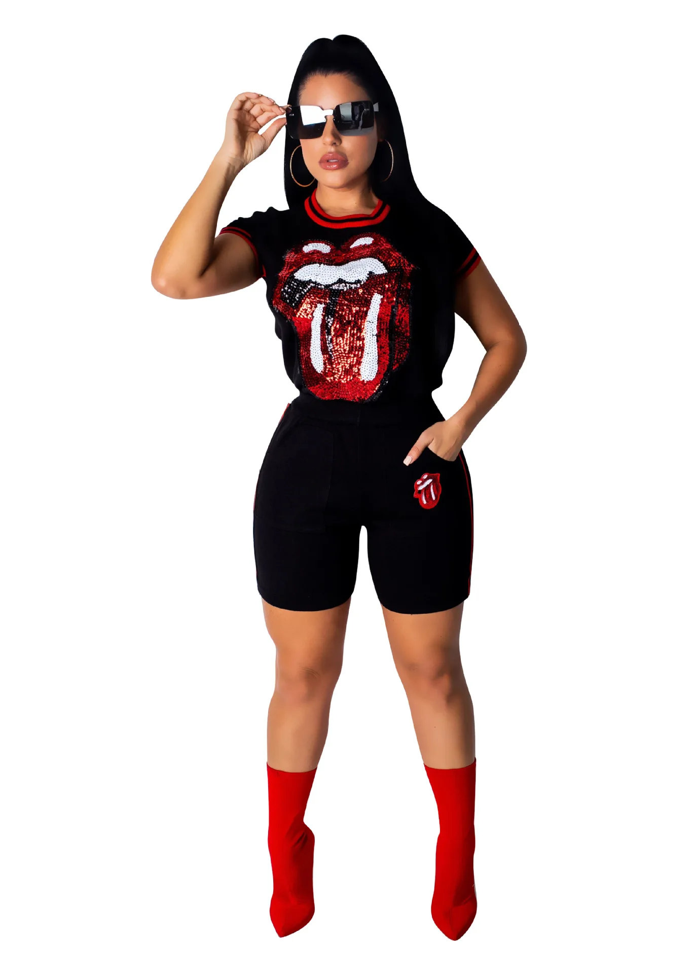 Женский спортивный костюм футболка с коротким рукавом и блестками о вырезом штаны до колена комплект из 2