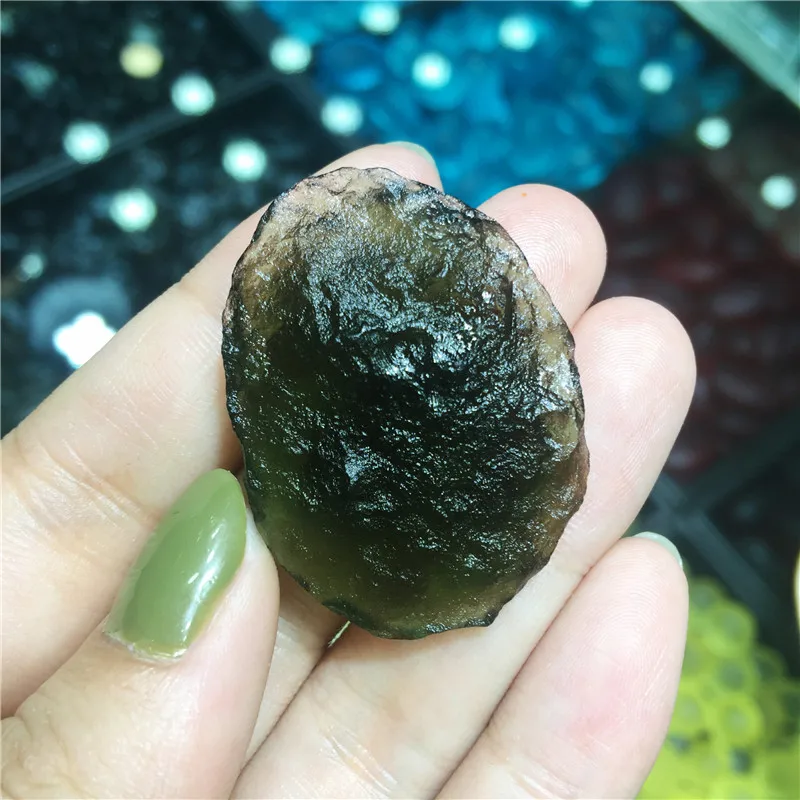 Moldavite Чешский метеорит ударные стеклянные бусины необработанный камень кристалл энергетический камень 1 шт