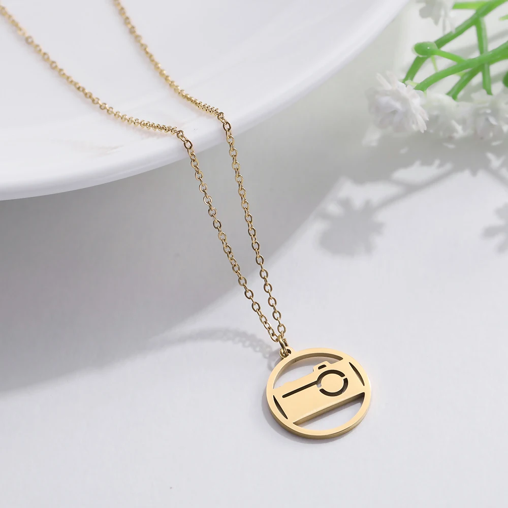 Женское колье чокер из нержавеющей стали золотистого цвета с круглой подвеской в