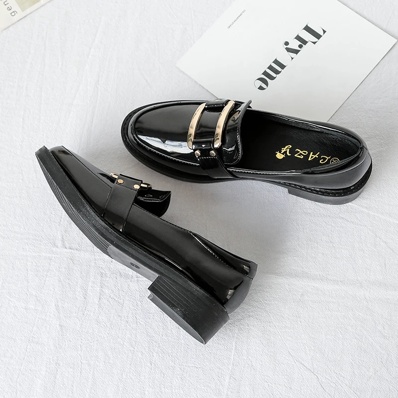 2019 Для женщин обувь с перфорацией типа броги Туфли без каблуков из мягкой кожи