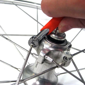 Спицевой ключ Super B TB-5517 предназначен для ниппелей колесной системы Shimano. 4,3 мм и 4,4 мм