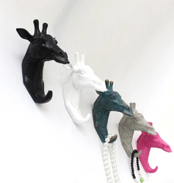 

European creative retro home decor resin giraffe hook hanging wall hangings wall hangings living room at home