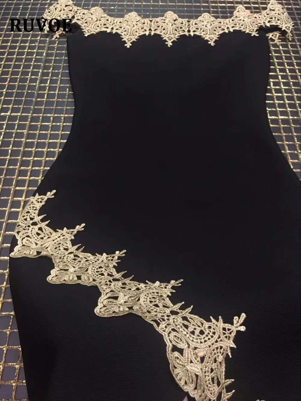 Высококачественное черное Бандажное платье мини из вискозы с вырезом лодочкой и