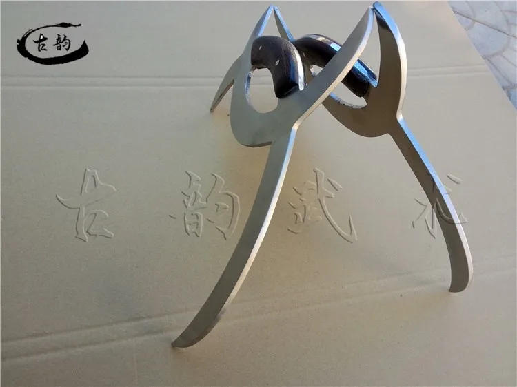 

Gossip stainless steel Ziwu Yuanyang tomahawk double ax Deerhorn Knives Meridian mandarinduck Yue weapons for self-defense