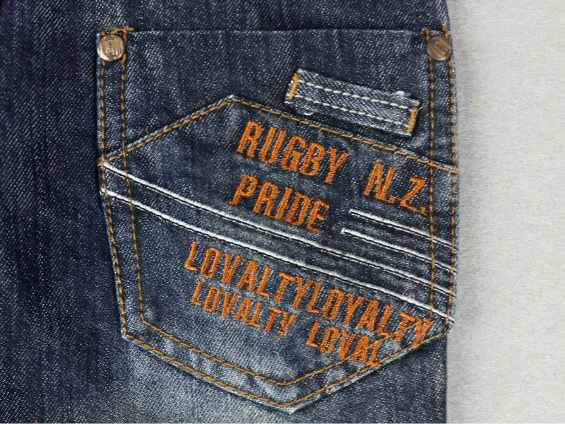 Мальчика Вышивка Letter Pattern джинсы Дети Полная длина брюки с карманами кнопка