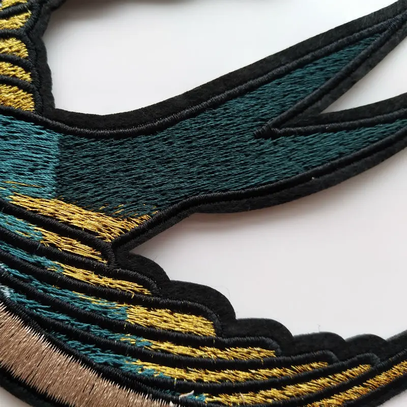 

1 Pair Flying Swallow Applique Embroidered Sew on Cute Birds Patches For Clothes Bag Diy Craft Wedding Home Decoration Fashion