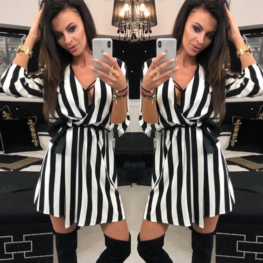 Женское платье в полоску с v образным вырезом черное или белое повседневное