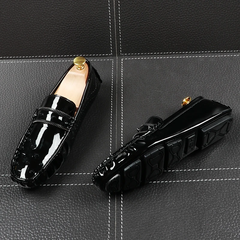 

CuddlyIIPanda Men Fashion Casual Loafers Summer Leather Rivets Punk Shoes Male Europe and America Trending Soft Bottom Shoes