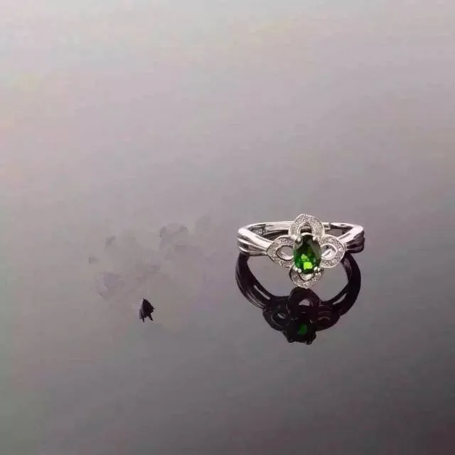 

925