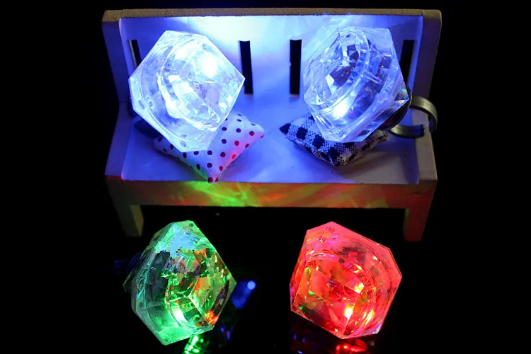 Huge Diamond LED Glowing Clear Finger Ring Light Flashing Rings Party/ Wedding home decor birthday|Сверкающие товары для