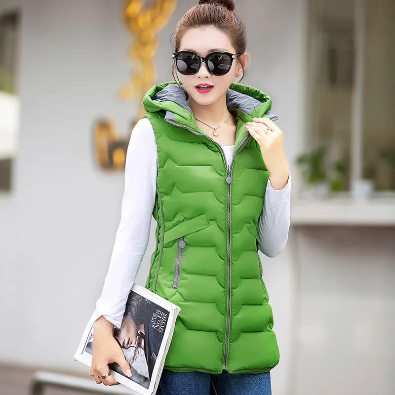 Женский хлопковый жилет без рукавов на осень и зиму теплый длинный с капюшоном