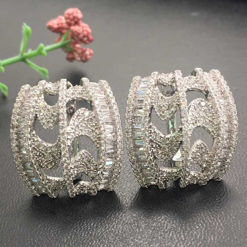 Женские серьги-клипсы с микроинкрустацией абстрактные волнистые | Украшения и