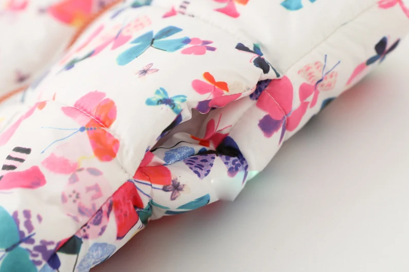 Детская теплая куртка с капюшоном для девочек весенний жилет цветочным принтом