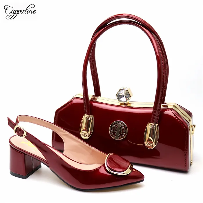 Новые модные босоножки с острым носком Королевского синего цвета сумочкой