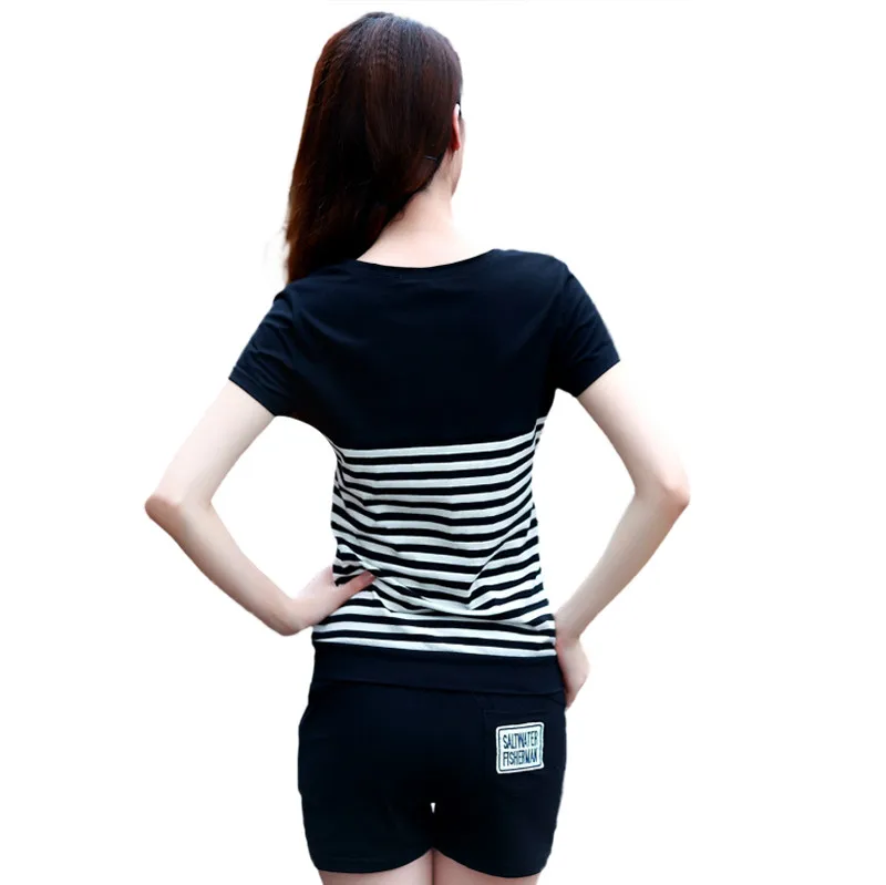 Женский спортивный костюм в полоску футболка и шорты комплект из двух предметов