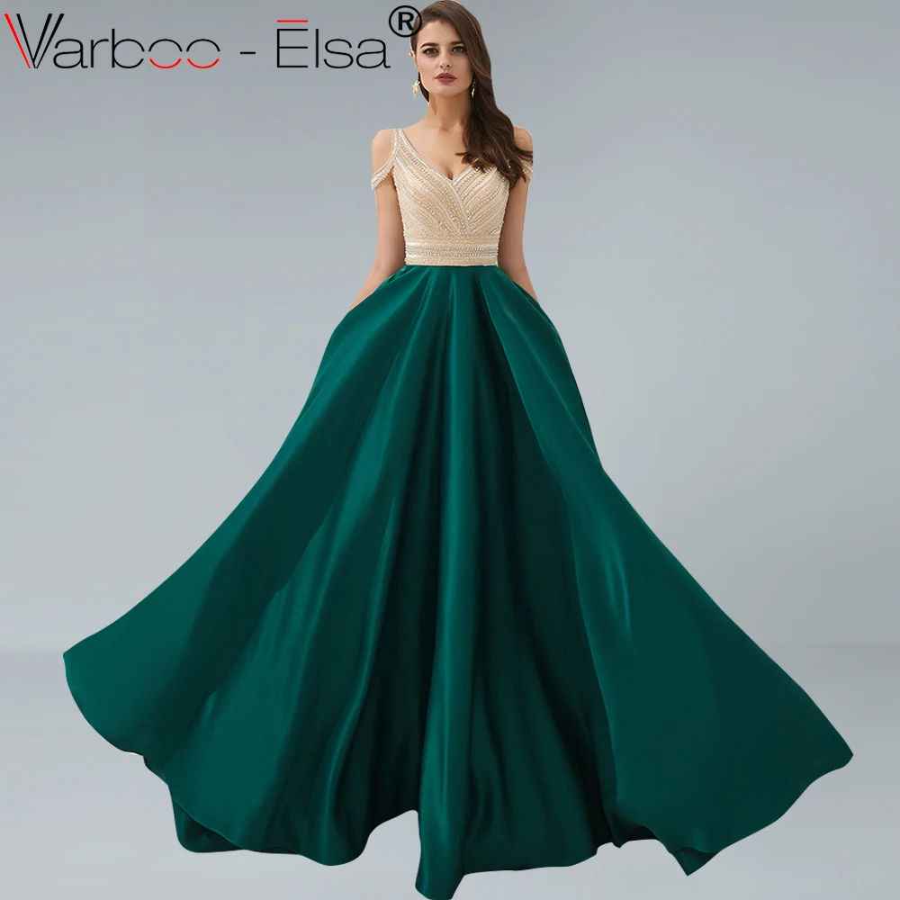 Длинное атласное вечернее платье с открытыми плечами VARBOO_ELSA украшенное