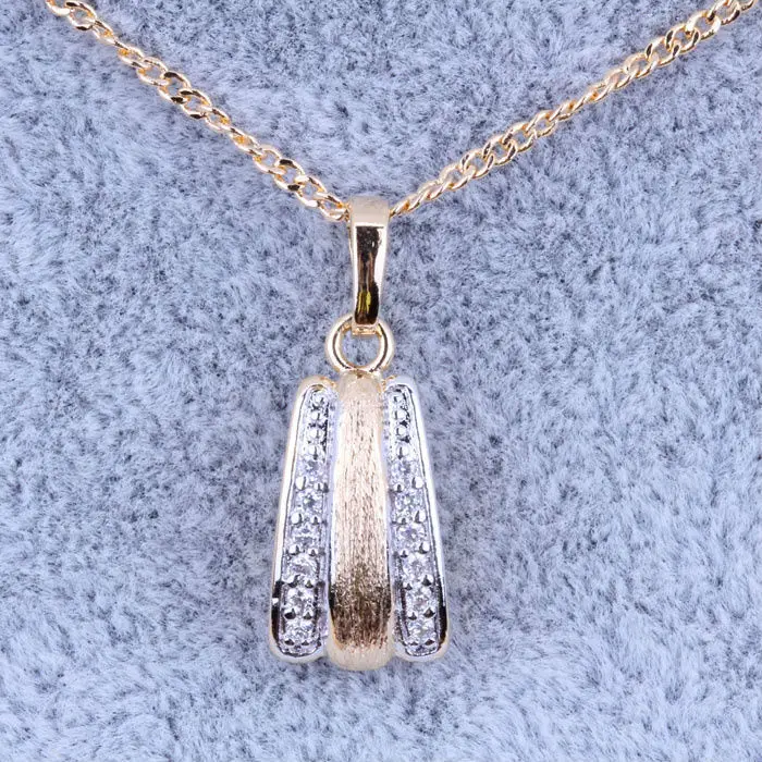 Любовный монолог уникальный дизайн белая фианитовая оболочка золотого цвета