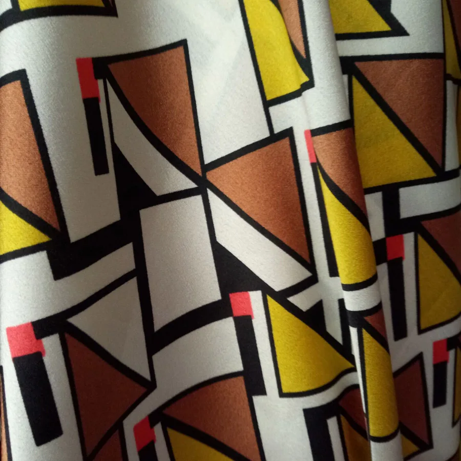 Квалифицированный креп сатин Геометрический стиль Шармез Slippy платье ткань для