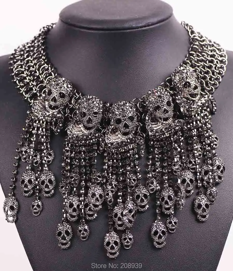 Женское колье чокер ручной работы серое/белое ожерелье с подвесками в виде