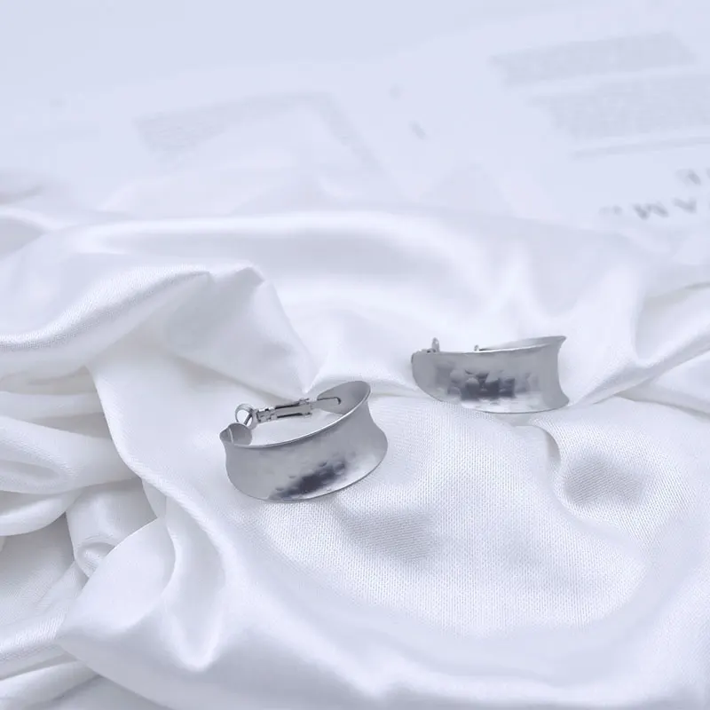 Matte Silver Carvejewl большие простые круглые серьги ударенная поверхность тиснения серьги-кольца для женщин ювелирные изделия европейские Новые модные серьги хит - Окраска металла: Matte Silver