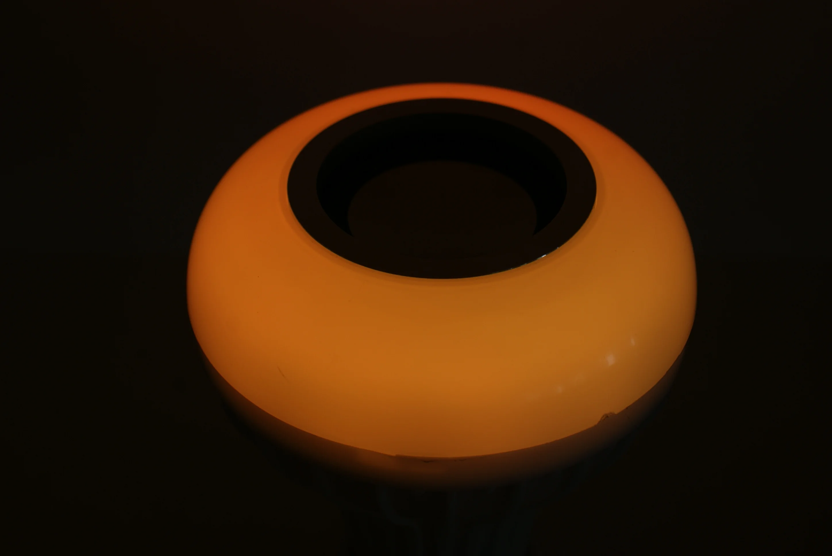 Светодиодная музыкальная лампа с Bluetooth динамиком E27 RGB Изменение Цвета Умный светодиодный 12 Вт беспроводной динамик s с пультом дистанционного управления