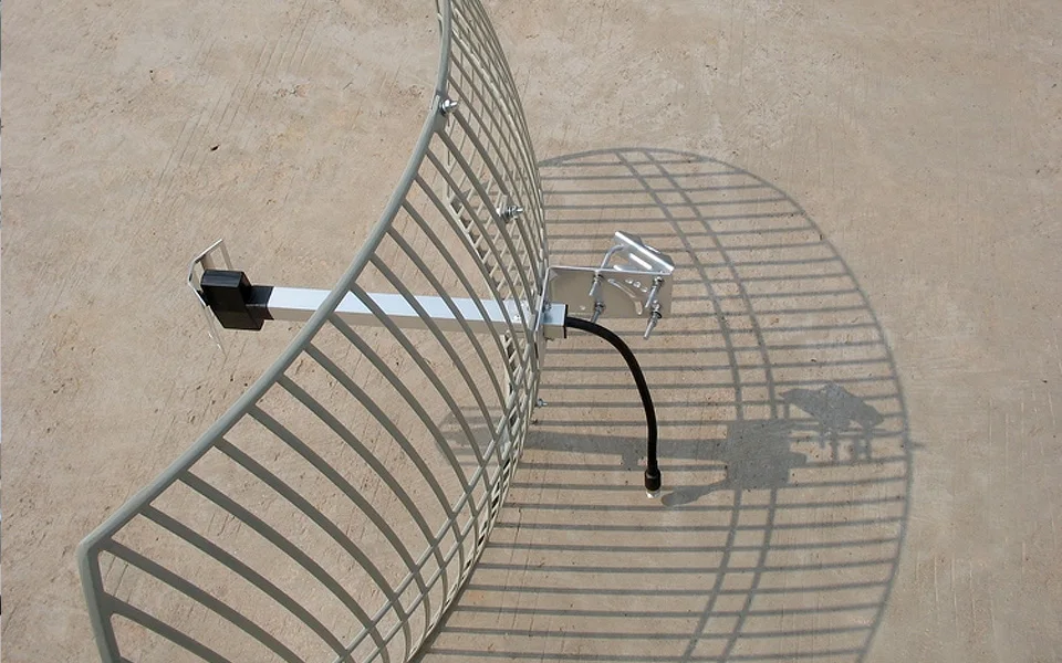 Внешняя сетчатая антенна с высоким коэффициентом усиления 20 дБи 1920 2170 МГц