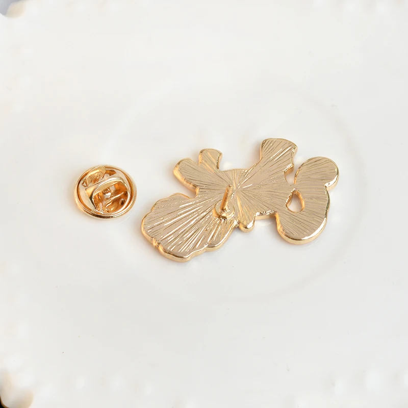 Цветная мягкая эмалированная брошь в виде летающей лошади овечки джинсовая