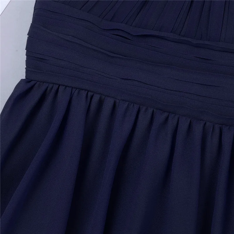 Детское летнее шифоновое платье без рукавов со стразами и лямкой на шее для