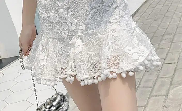 Женское кружевное платье с открытыми плечами Белое Облегающее мини рукавами