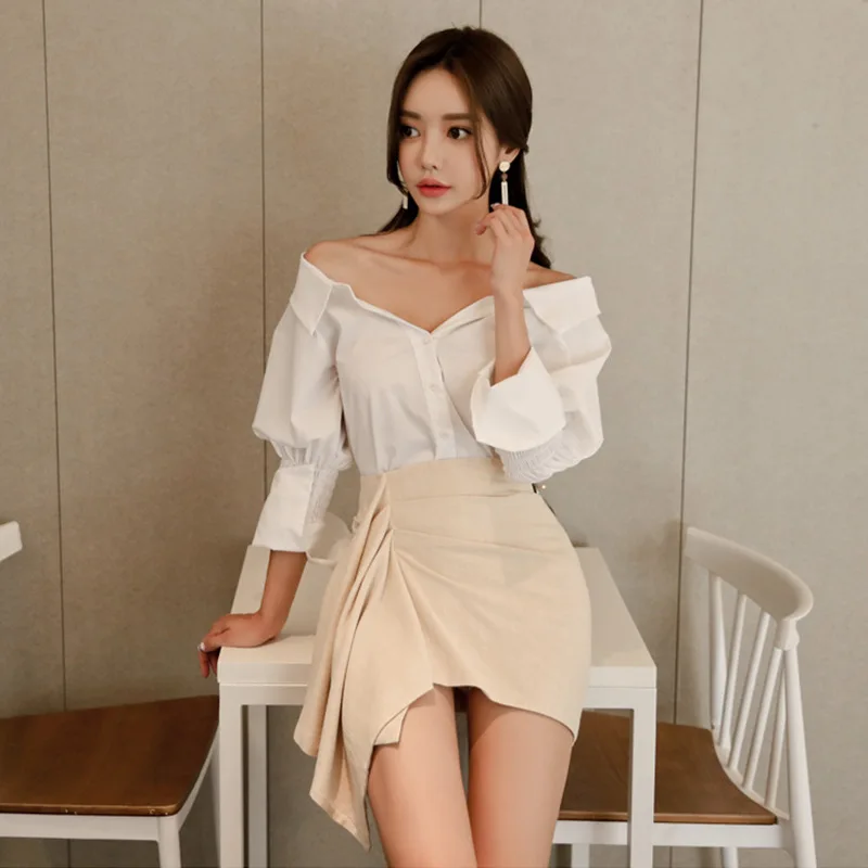 Летняя женская рубашка с длинным рукавом и отложным воротником белая вырезом