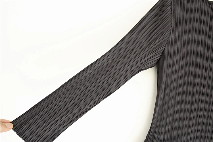 Miyake Fold понижающий возраст вестернизация Ранняя весна умный Двухсекционный французский миноритарный Женский костюм