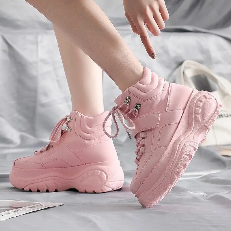 Новая женская обувь сезон весна осень модная трендовая на толстой подошве