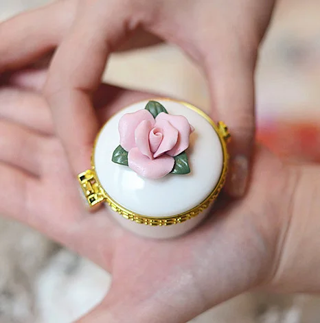 Щепотка цветок Малый Керамические Кольца Поле ювелирные изделия Руж коробка