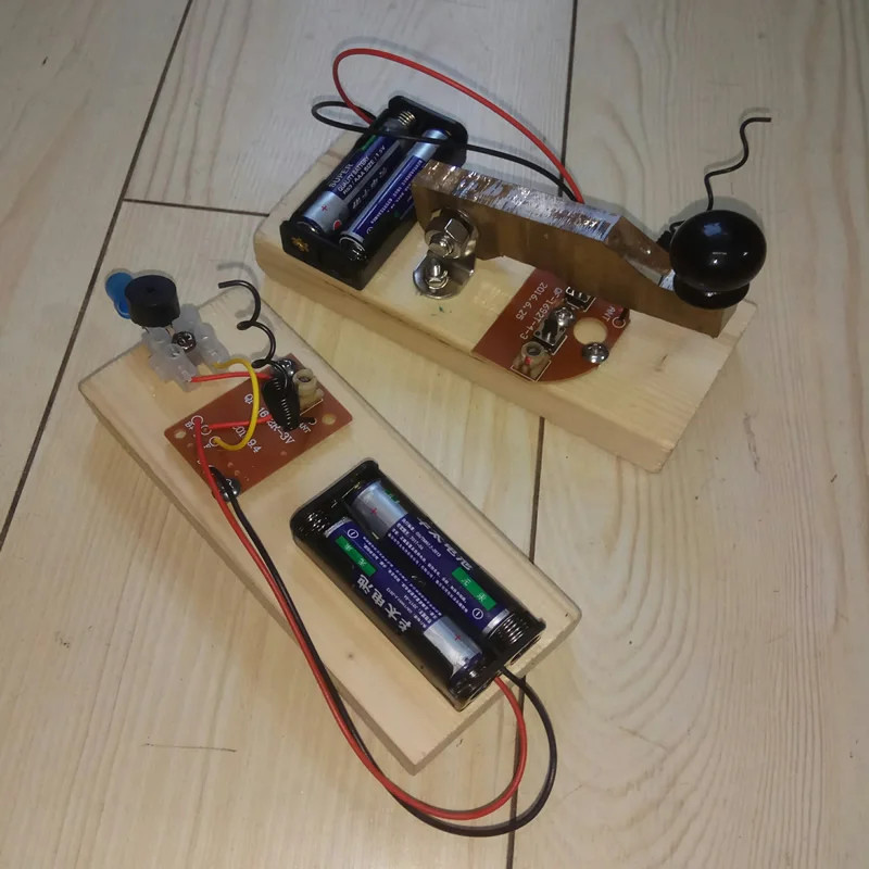 Радиопередатчик радиостанция с кодом Morse|Интегральные схемы| |