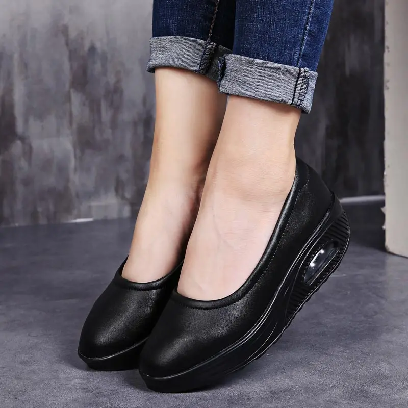black Женские кроссовки из искусственной кожи; женские кроссовки на платформе; женские кроссовки на танкетке; спортивная обувь без шнуровки; спортивная обувь; цвет черный, B-326; большие размеры - Цвет: black