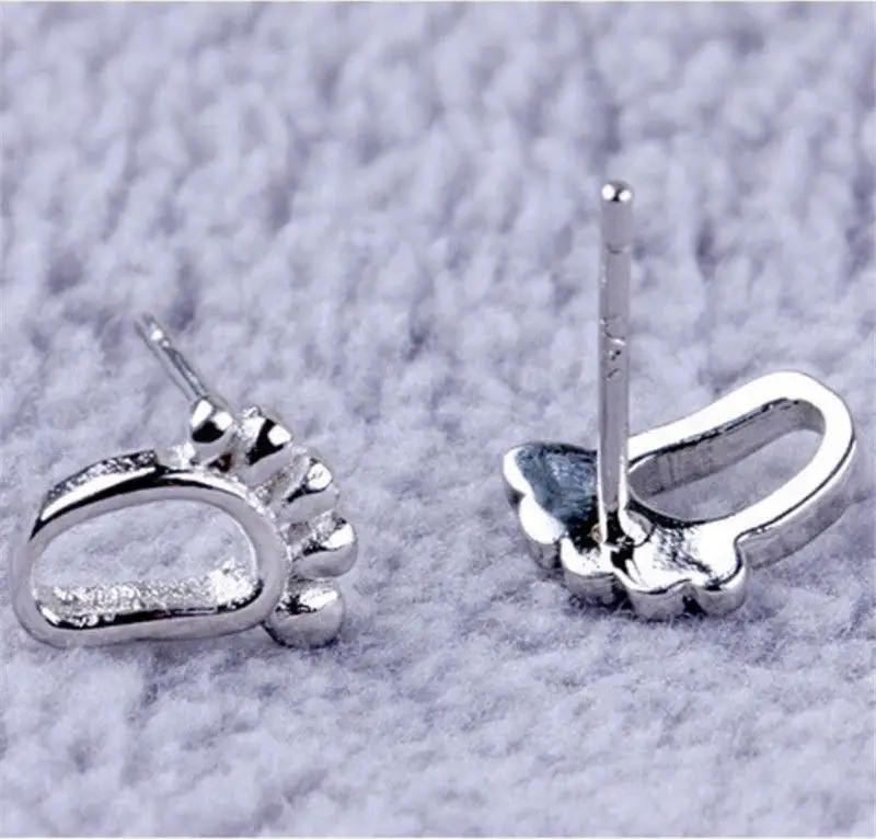 

High Quality Korea Style Hollow Foot Shaped Stud Earrings Hypoallergenic Simple Fashion Little Feet Earrings