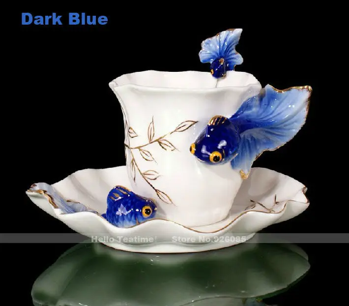 Модный фарфоровый набор кофейных чашек с эмалью и золотой рыбкой керамические