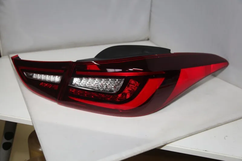 Светодиодный Габаритные задние фонари в сборе для hyundai Avante i35 Elantra 2011 2012 2013 год красный Цвет движущиеся течет включение света