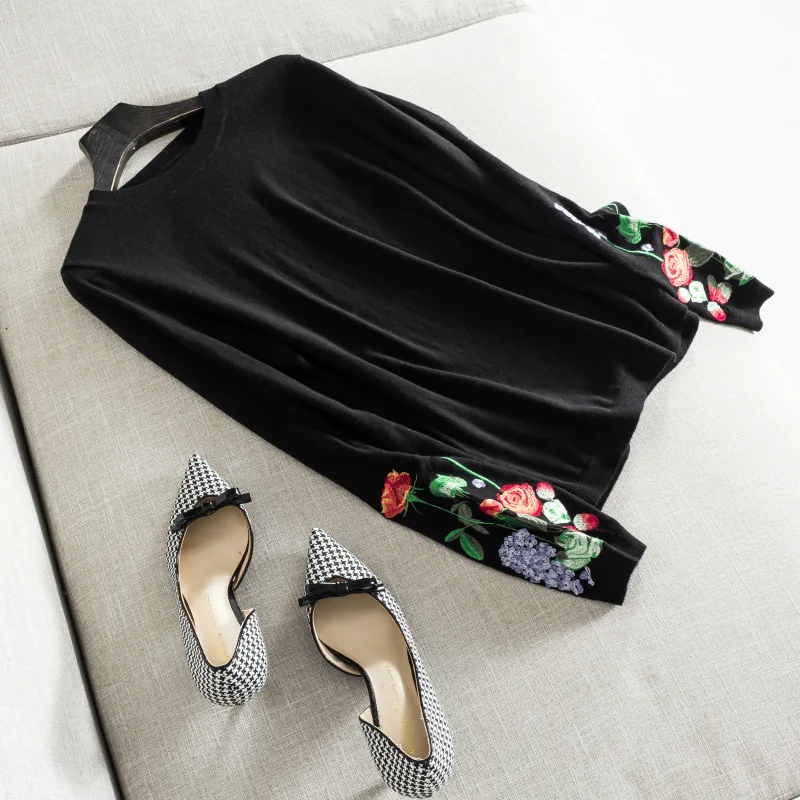 2017 autumn and winter new women's sweater sleeve embroidery flowers full wool ladies | Женская одежда