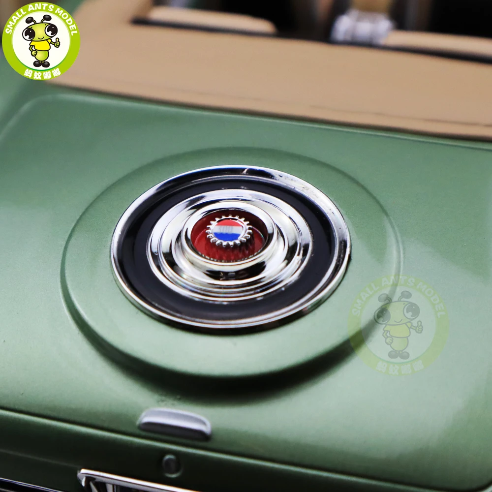 1/18 1960 Chrysler 300F Road Signature литая под давлением Модель автомобиля игрушки для мальчиков и девочек подарок