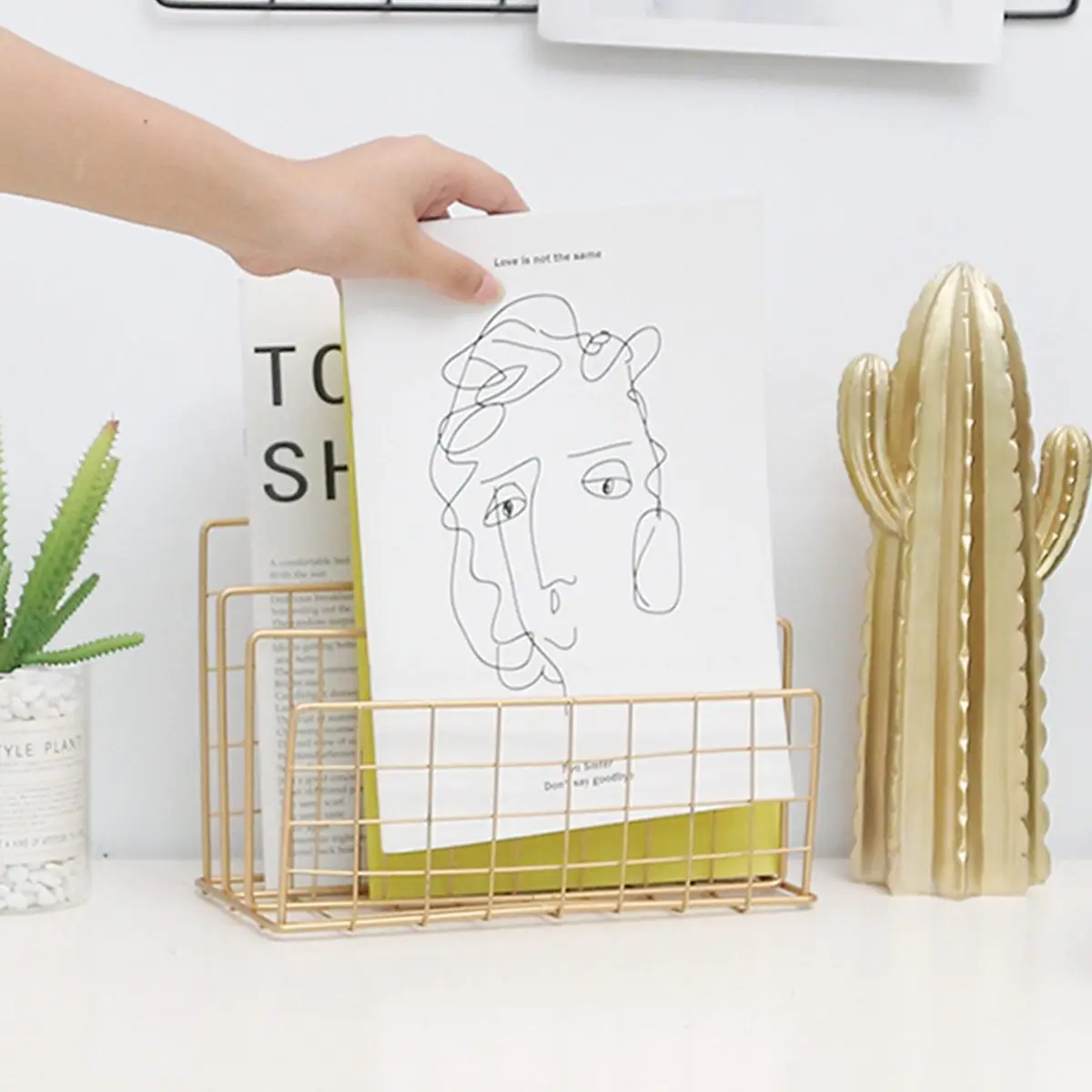 Золотистый металлический держатель для магазинов 3 отделения книжная полка