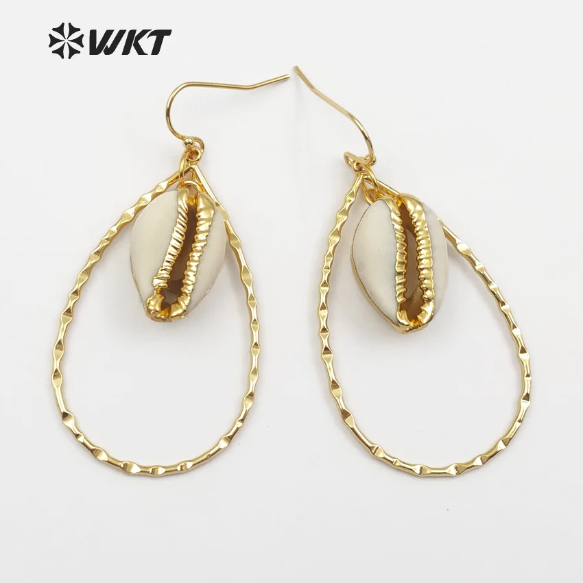 WT-E446 Big Water Drop Shape Metal Hoop With Tiny Gold Trim Cowrie Earring Wild Coast Sea Shell Jewelry For Women Dangle | Украшения и
