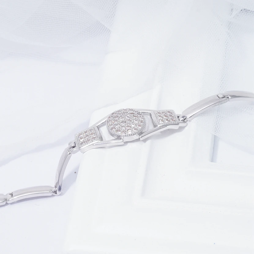 Новые дизайнерские браслеты в форме часов для женщин циркониевые белого и