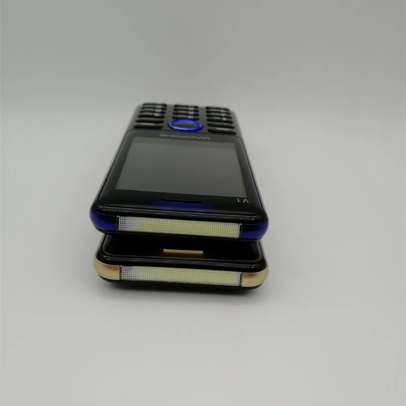 Дешевые монолитные мобильные телефоны новые Maxfone V1 три сим двойная камера 2 8