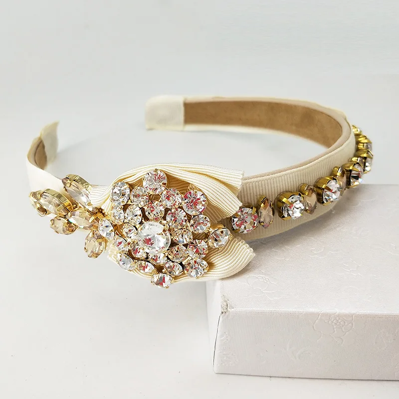 Женский ободок для волос белый с цветами и бантом стразы аксессуары 2019 |