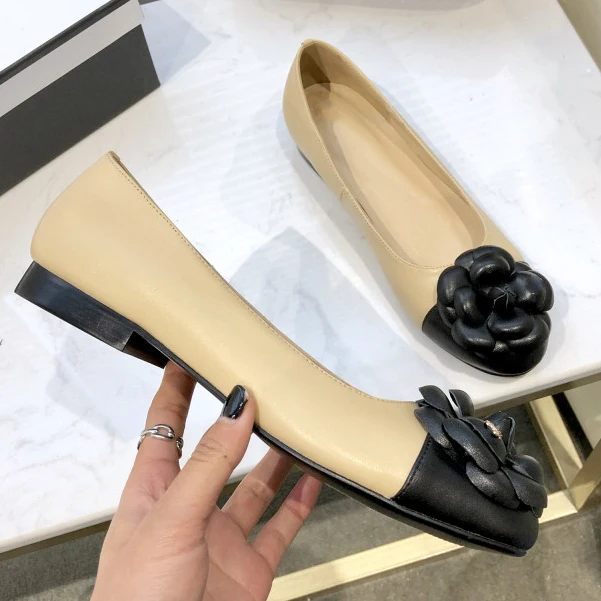 Женская обувь на плоской подошве с кубическим цветком из натуральной кожи